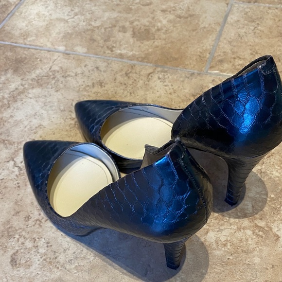 BCBG Generation Shoes in Size 9M/39 - Picture 9 of 16